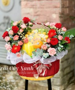 Giỏ Trái Cây Nhập Và Hoa Tươi Tone Đỏ – TCX002