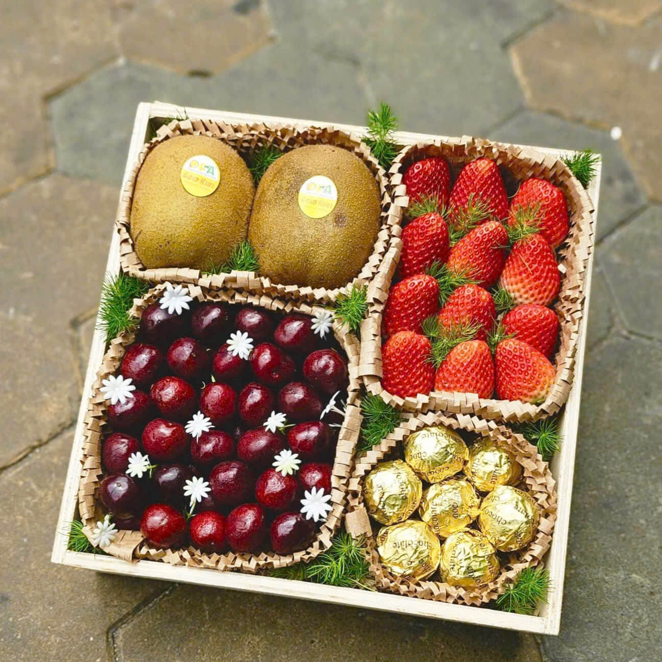 Khay cherry, nho, Kiwi, socola cao cấp