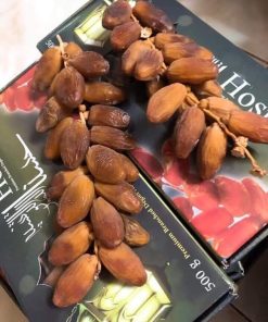 Alternative view of Hộp Chà Là Khô Nguyên Cành Hosna – 500gr