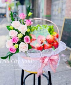 Giỏ Trái Cây Kèm Hoa Tươi