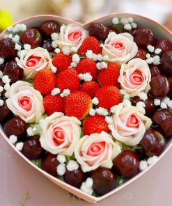 Hộp Quà Cherry và Dâu Hình Trái Tim